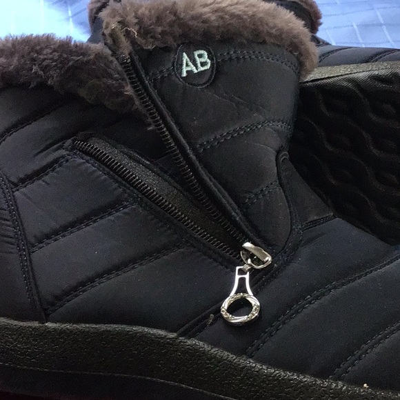 Woman’s AB winter boots - Picture 3 of 3